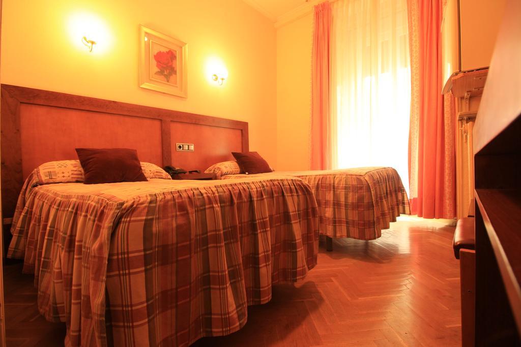 Hostal Greco Gran Via Madrid Exterior photo