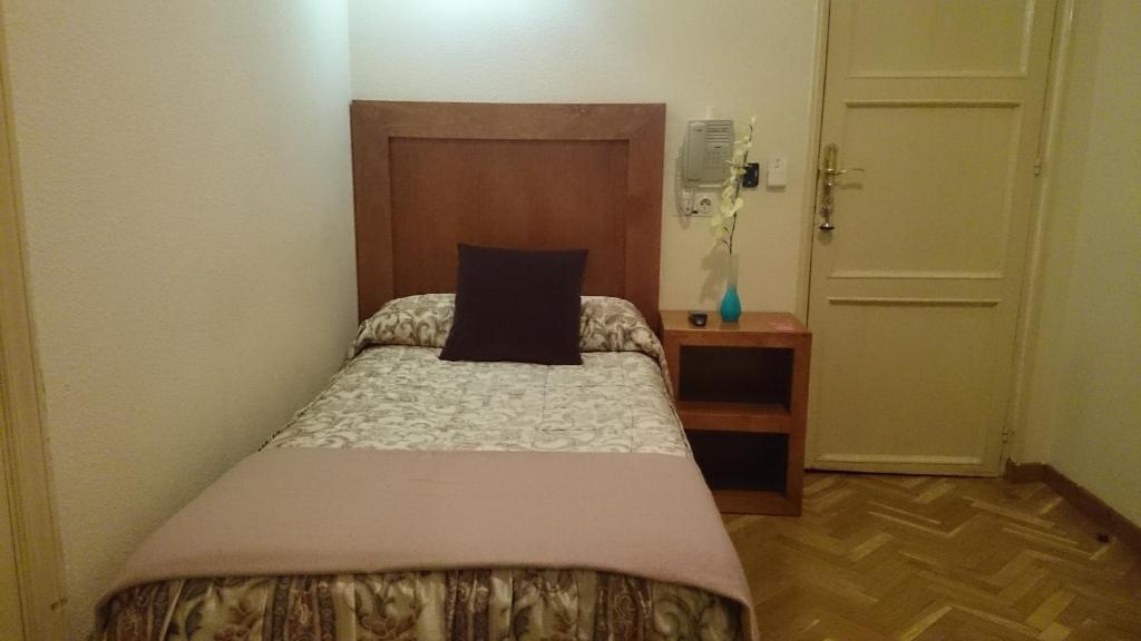 Hostal Greco Gran Via Madrid Room photo