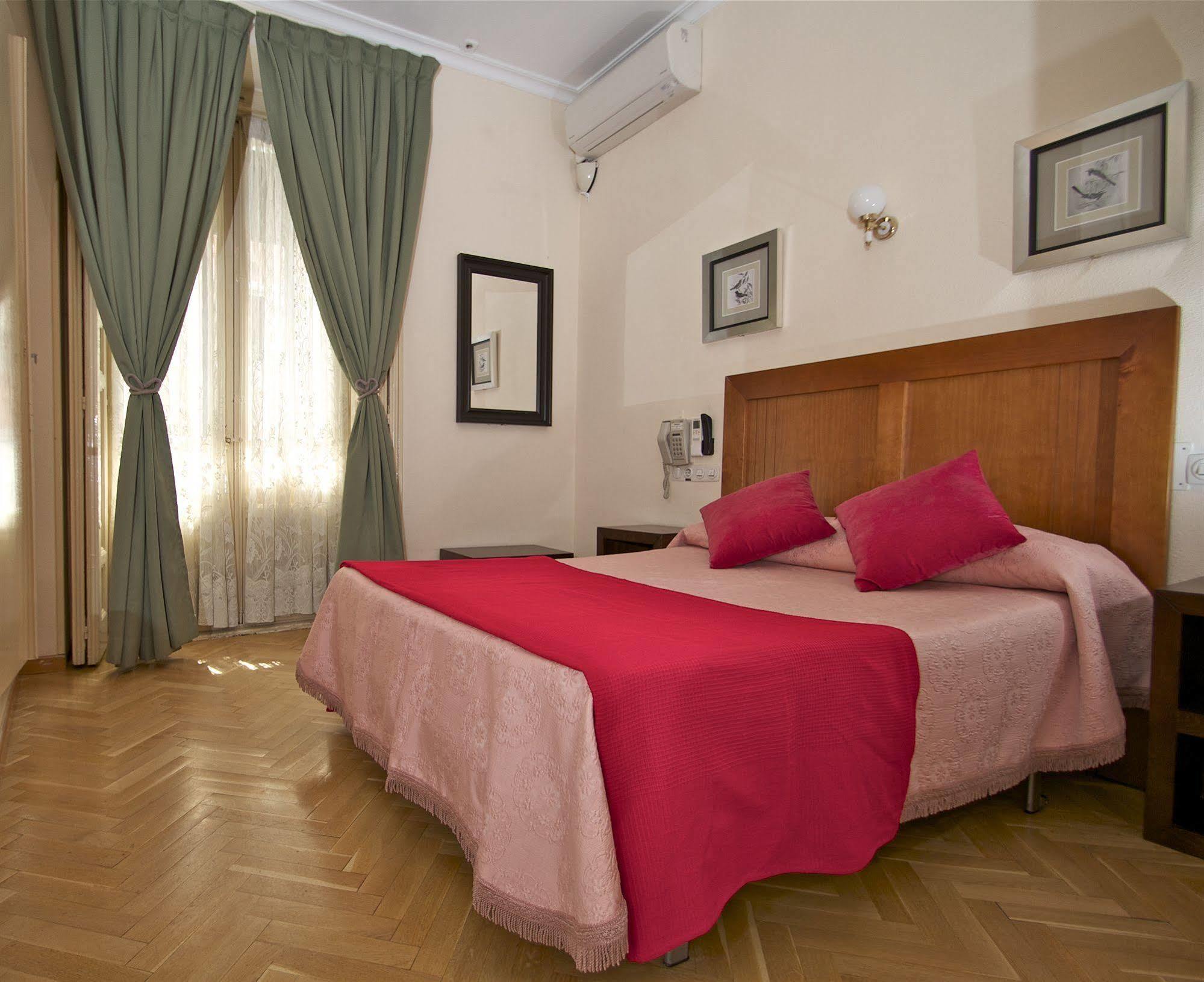 Hostal Greco Gran Via Madrid Exterior photo