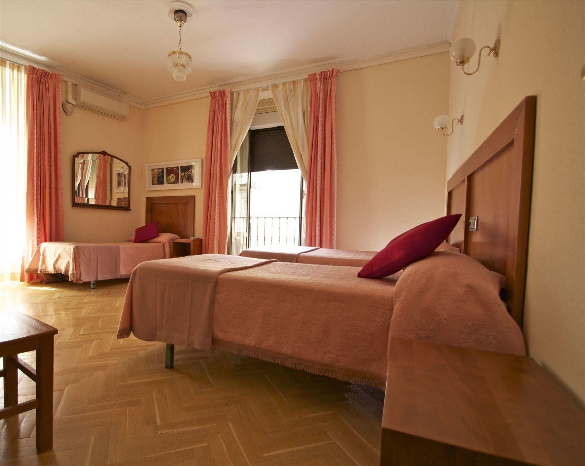 Hostal Greco Gran Via Madrid Exterior photo