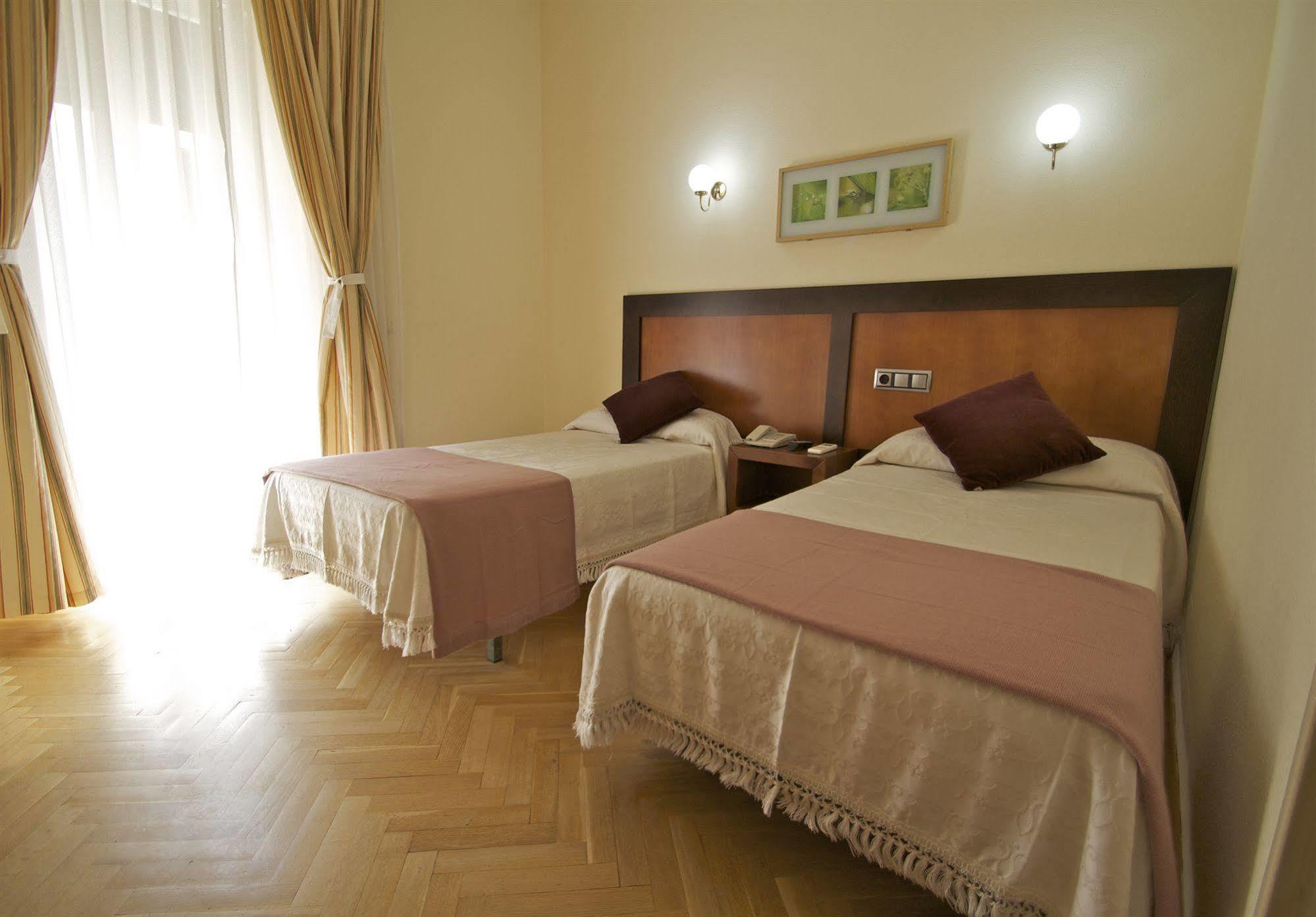 Hostal Greco Gran Via Madrid Exterior photo