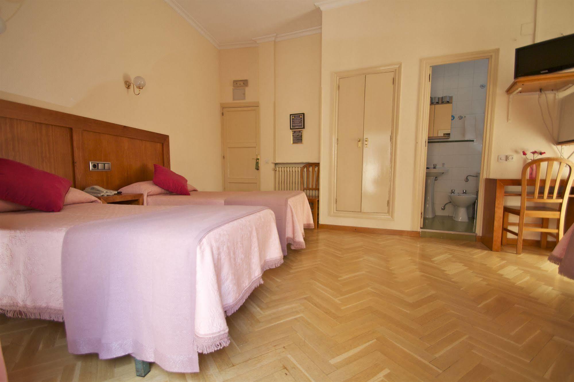 Hostal Greco Gran Via Madrid Exterior photo