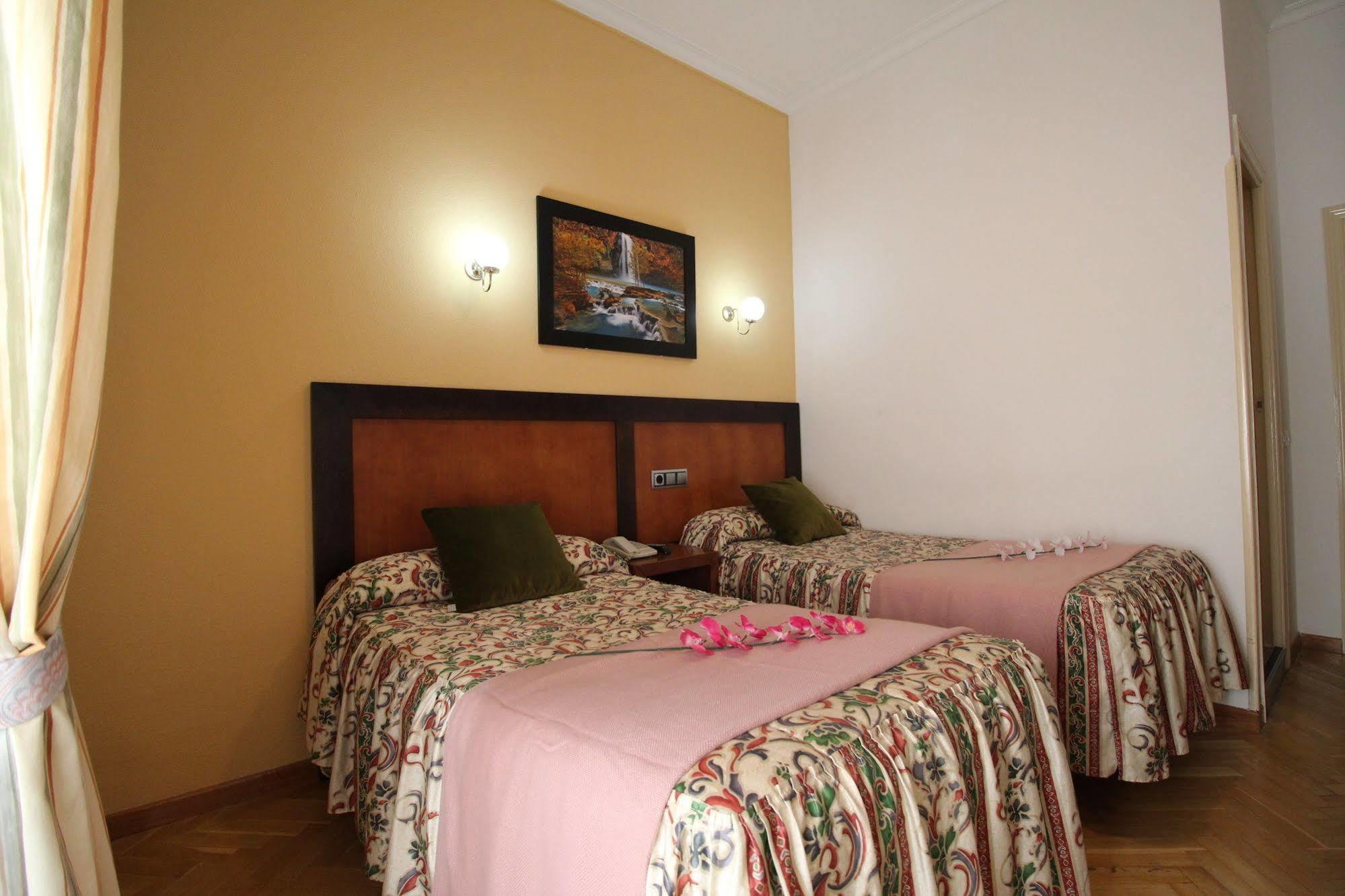 Hostal Greco Gran Via Madrid Exterior photo
